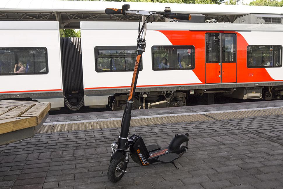 Airwheel self-balancing electric scooter