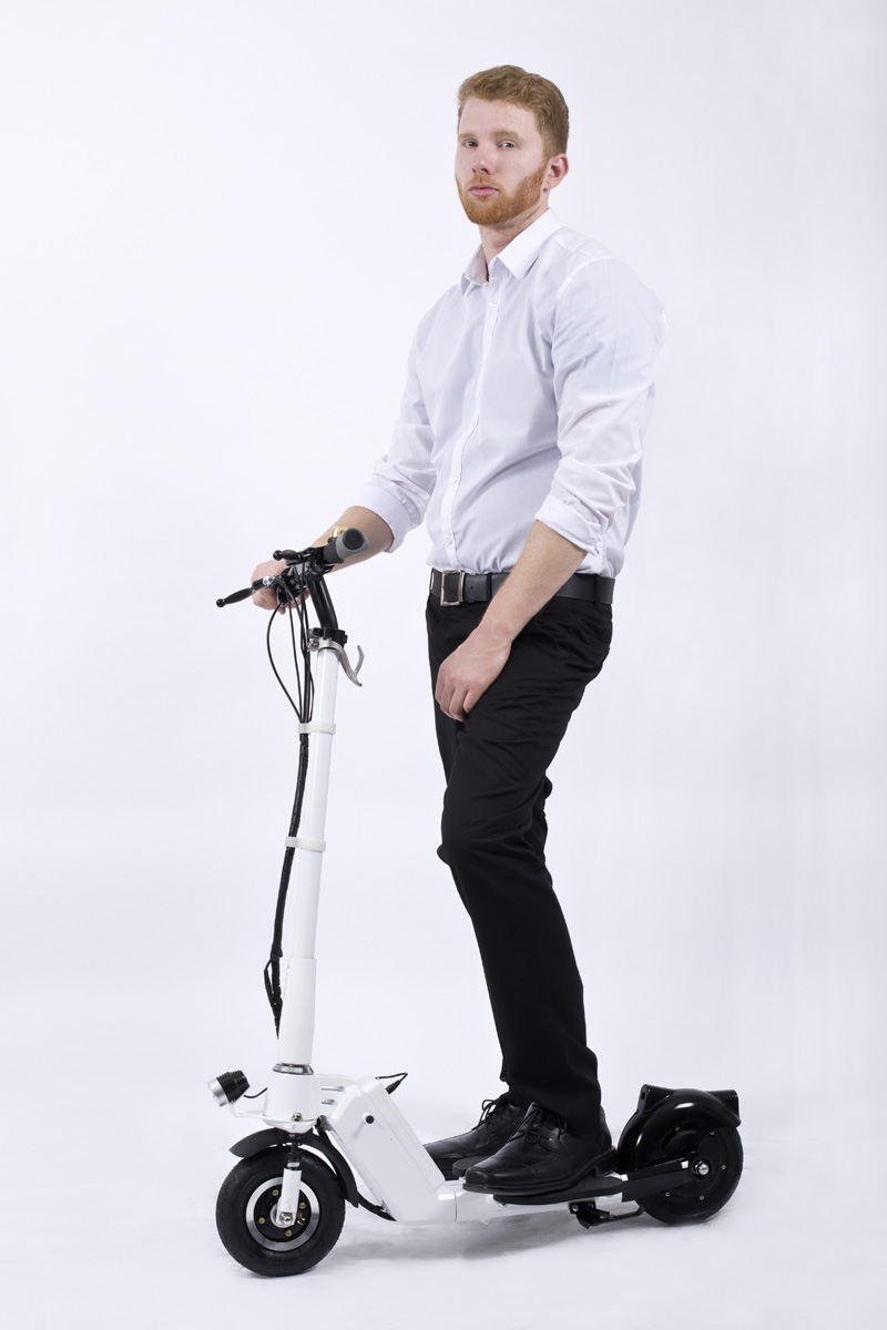 Airwheel intelligent electric scooter